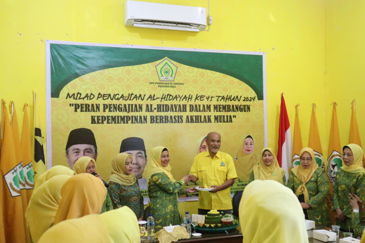 Milad ke 45, Pengajian Al-Hidayah Provinsi Riau Adakan Pengajian dan Potong Tumpeng